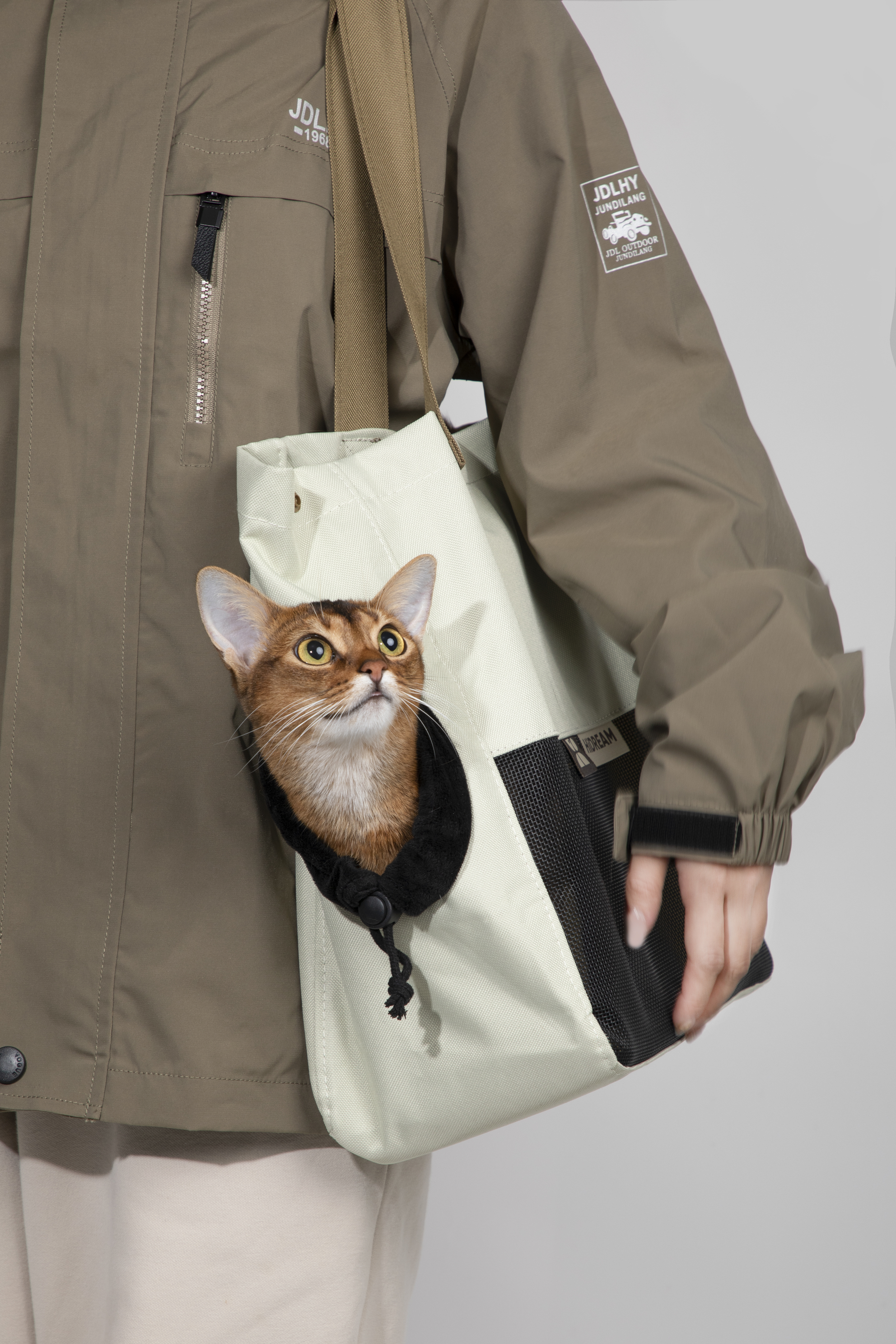 Stylish pet travel shoulder bag in high texture tones