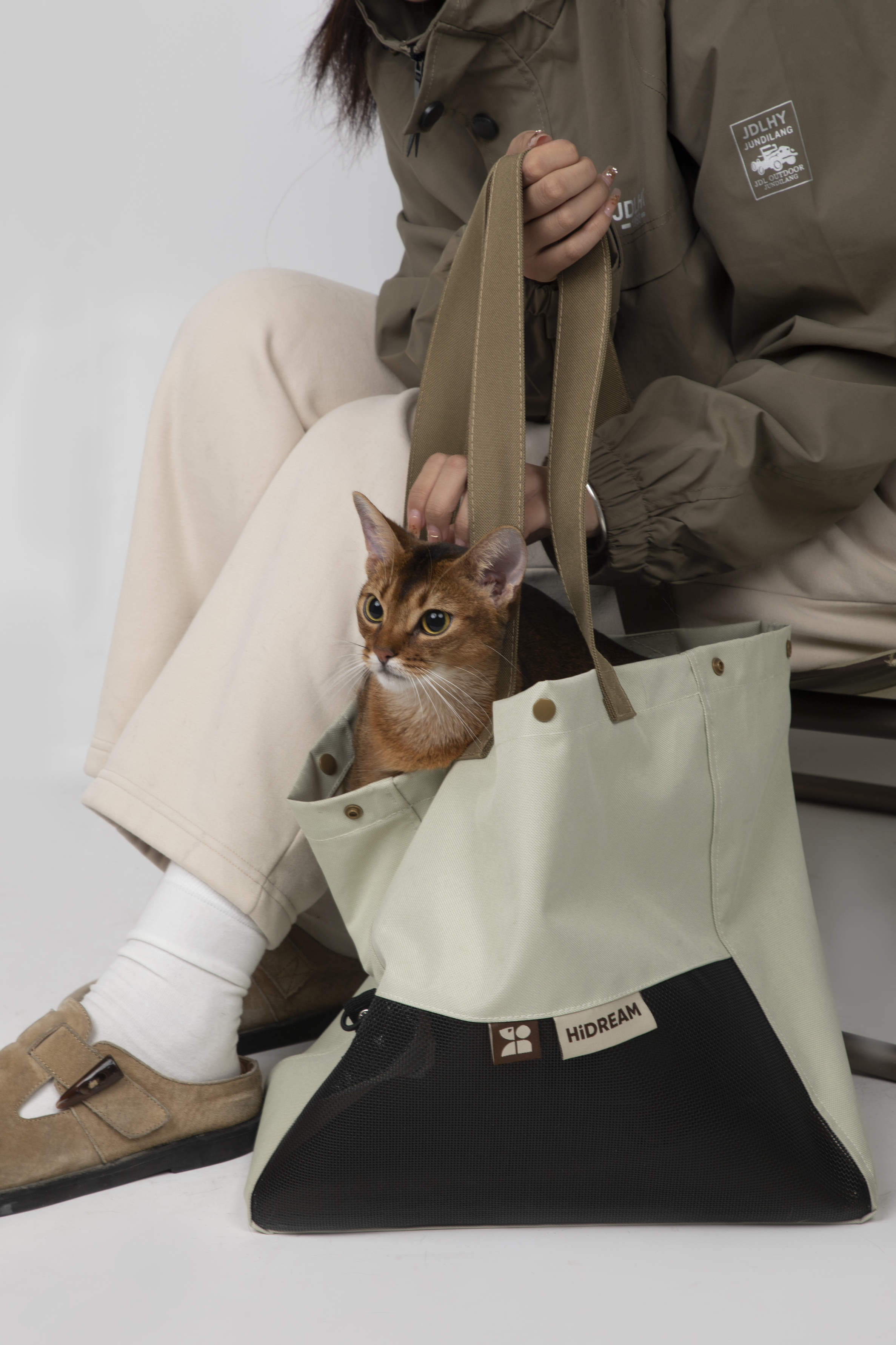 Stylish pet travel shoulder bag in high texture tones